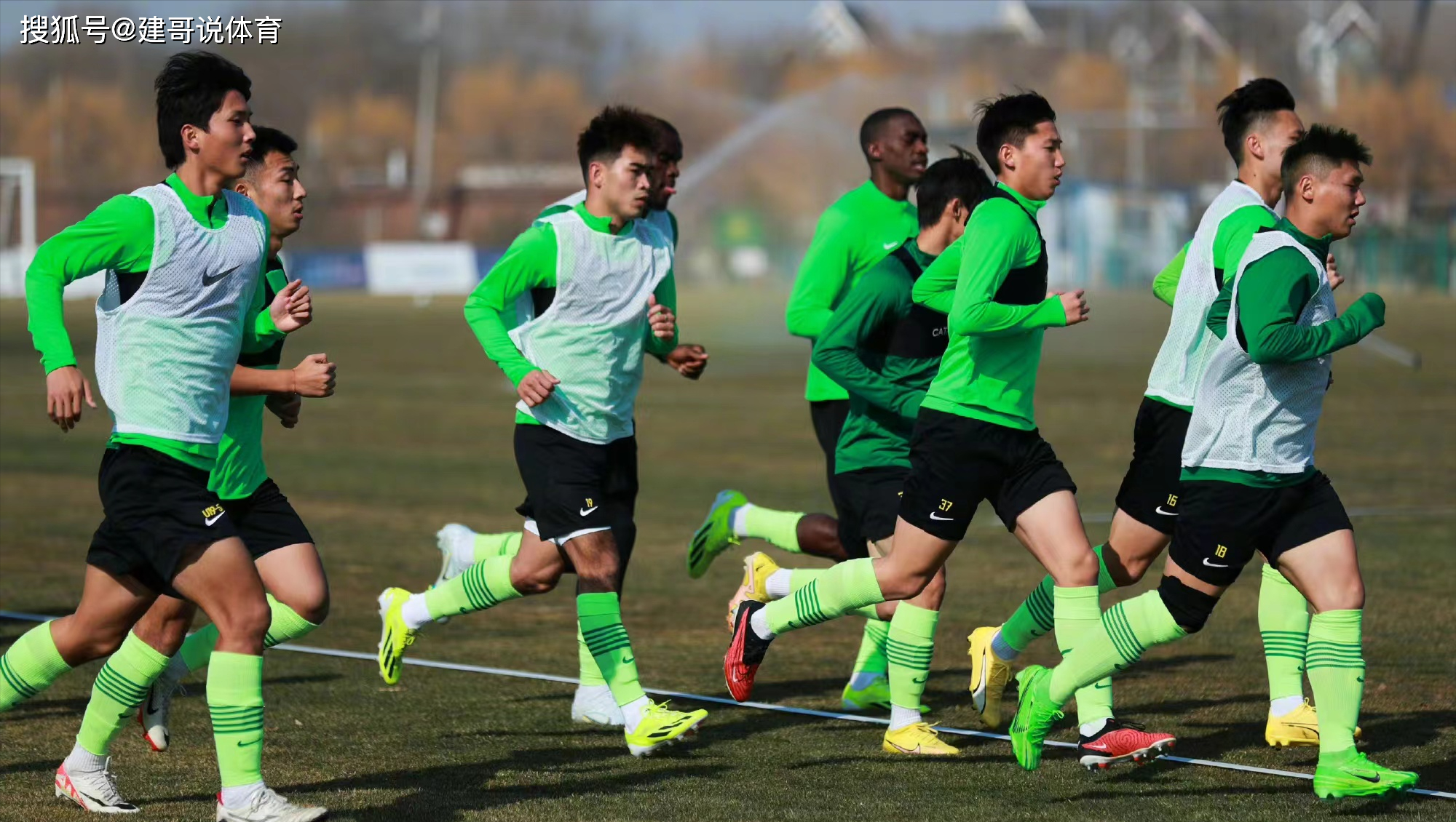 包含转会期德甲传出新动向，北京国安绝杀压哨，管理层表态：底气十足，球探报告显示潜力的词条