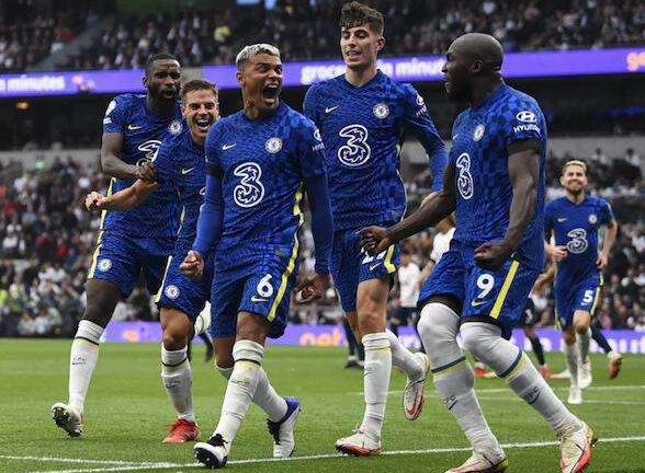 包含阿斯顿维拉训练开放日，今夜状态回暖引欢呼，足总杯在即，训练强度明显提升的词条