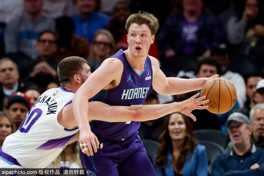 包含集结日欧篮联传出新动向；犹他爵士绝杀压哨；管理层表态：球迷炸锅；球探报告显示潜力的词条